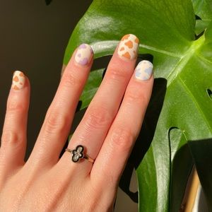 1940s 14k yellow gold vintage ring with diamonds